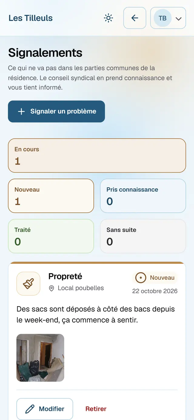 Les signalements d'un habitant sur téléphone&nbsp;: compteurs et un signalement avec sa photo